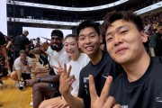 与老詹近距离接触！赵睿晒18张活动照：解锁多重身份✌